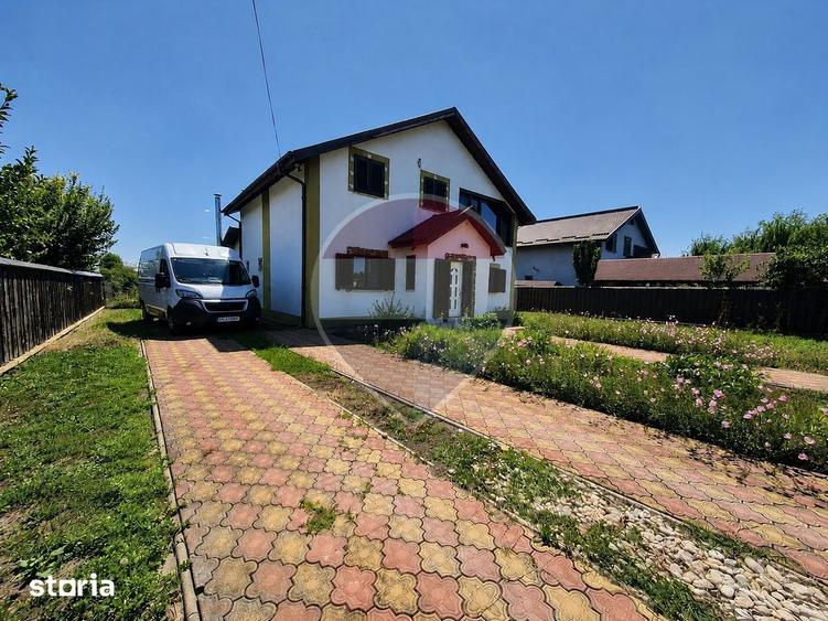 Casă cu 4 camere cu Teren 500 Mp în Central