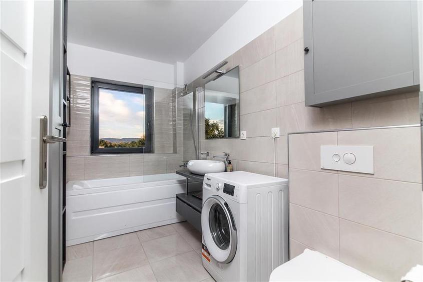 Apartament cu 2 camere semidecomandat, mobilat în Gheorgheni
