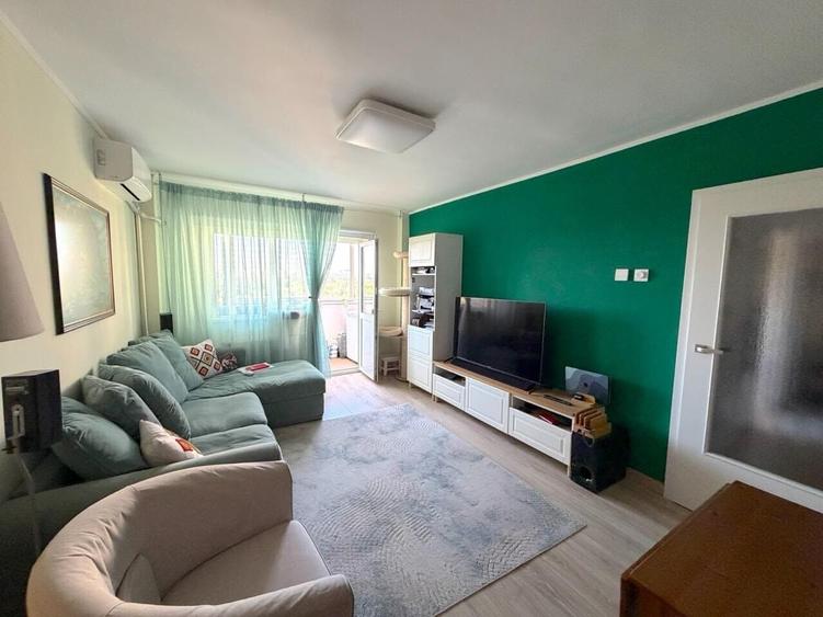 Apartament cu 3 camere decomandat în P-ța Muncii