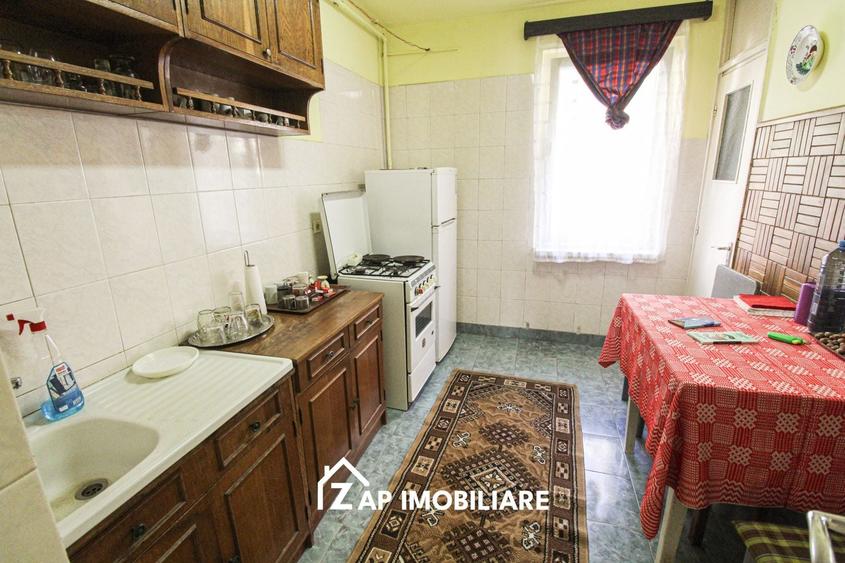 Apartament cu 3 camere decomandat în 7 Noiembrie