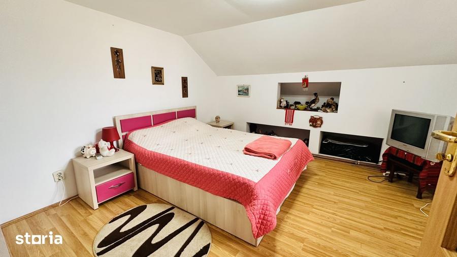 Casă cu 4 camere cu Teren 1800 Mp în Izvoarele