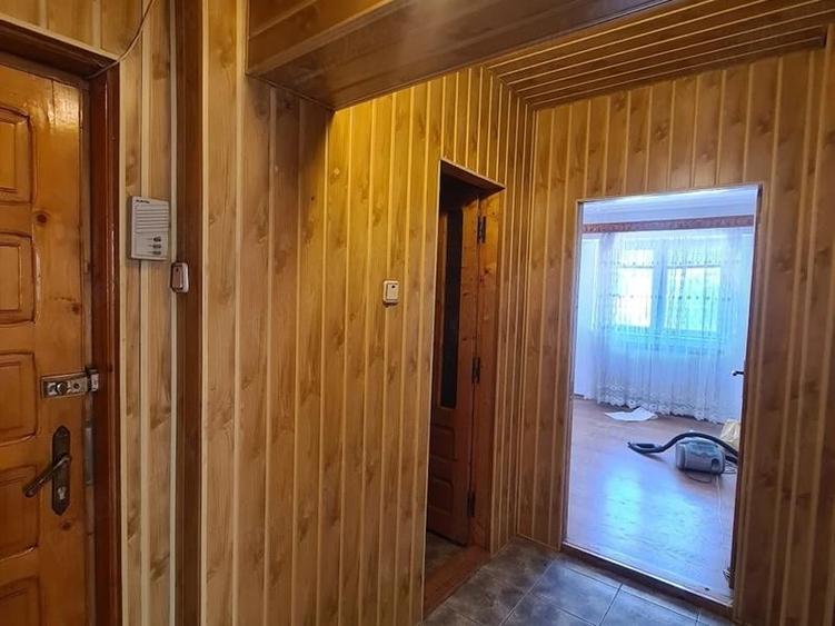Apartament cu 3 camere semidecomandat în Fălticeni