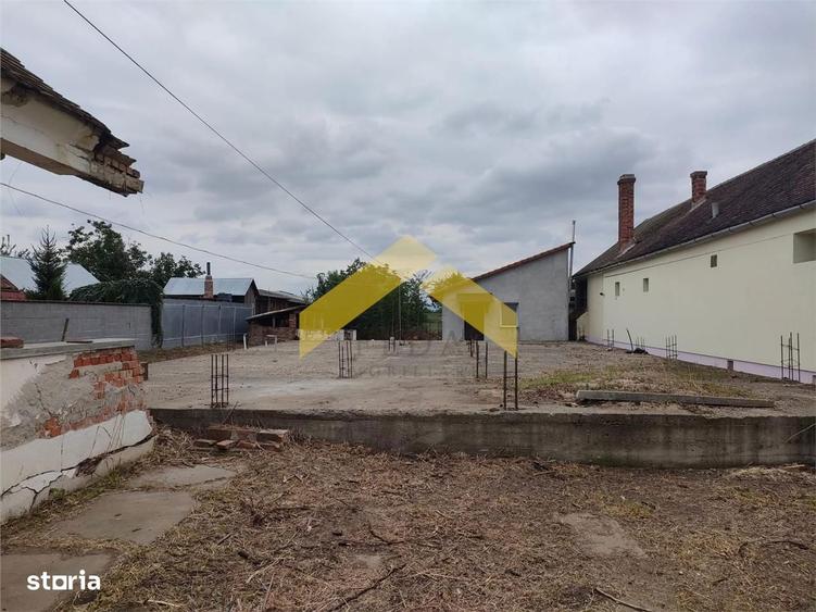Casă cu 5 camere cu Canalizare în Central