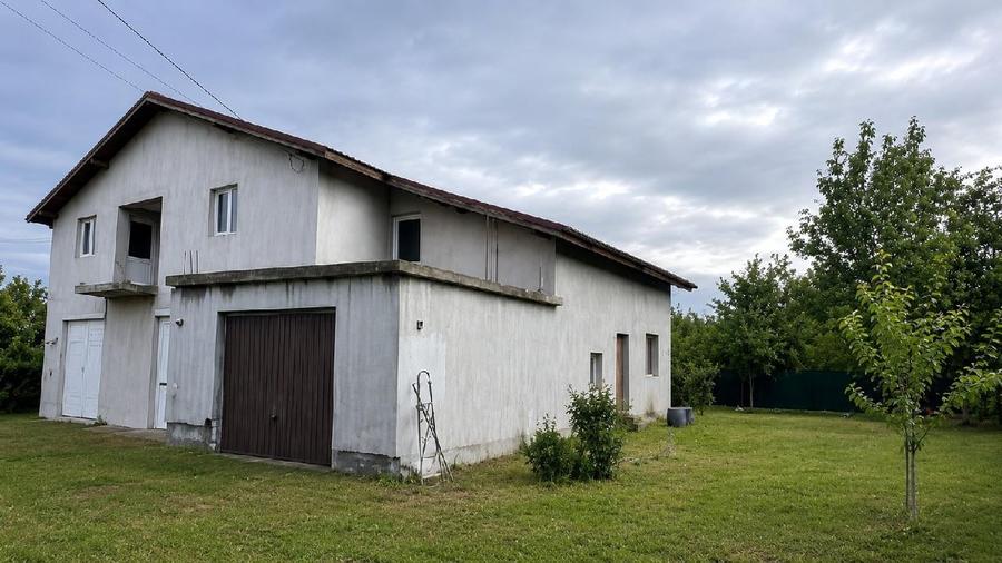 Casă individuală cu 6 camere cu Teren 1293 Mp în Butimanu