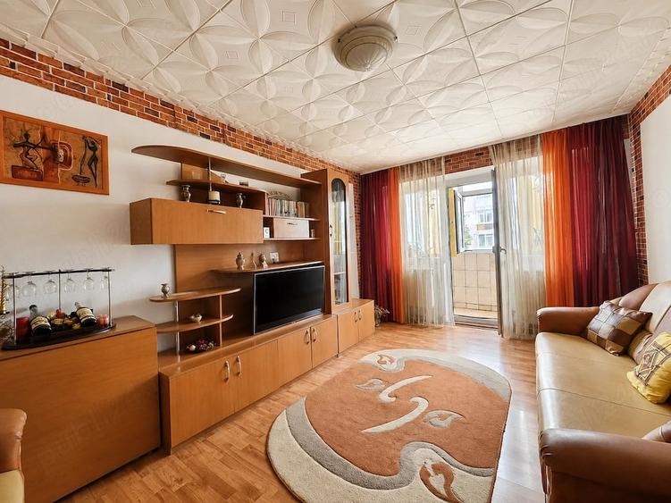 Apartament cu 3 camere decomandat în Viziru 3
