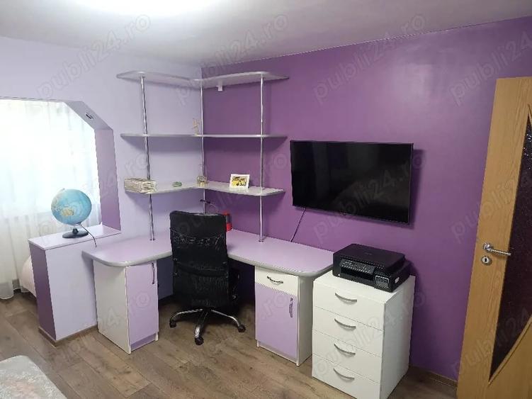 Apartament cu 4 camere decomandat în Lipovei
