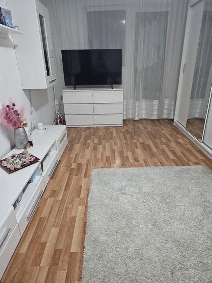 Apartament cu 3 camere decomandat în Dristor