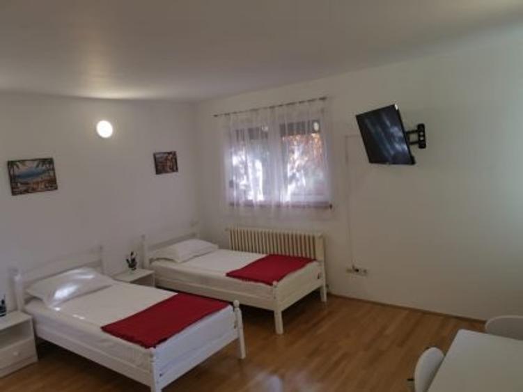 Casă individuală cu 5 camere cu Teren 200 Mp în Fundeni