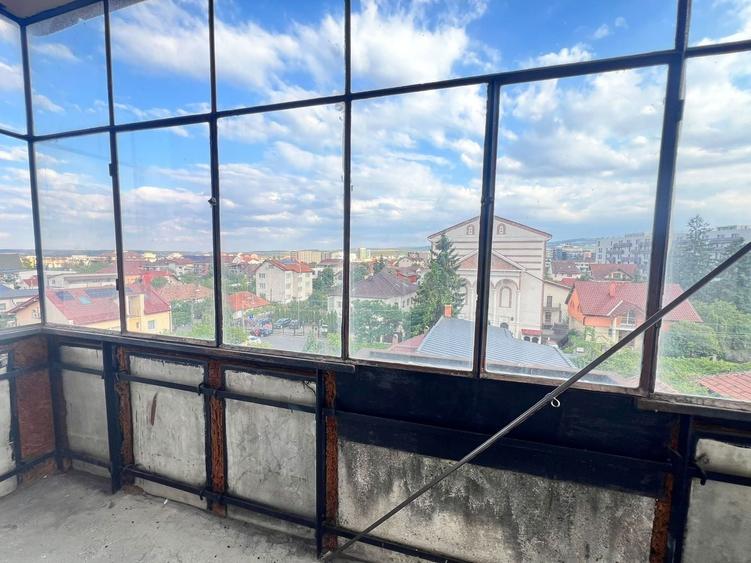 Apartament cu 3 camere decomandat, mobilat în Între Lacuri