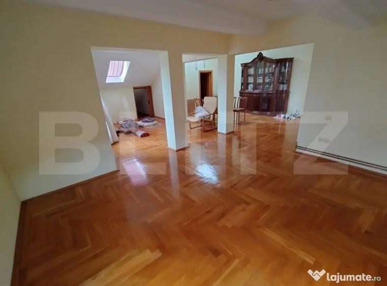Casă cu 4 camere cu Teren 1500 Mp în Malu Mare