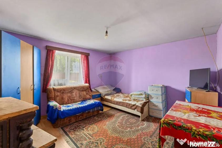 Casă cu 4 camere cu Teren 2422 Mp în Șiria