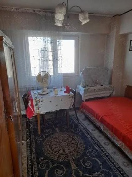 Apartament cu 4 camere decomandat, mobilat în Ghencea