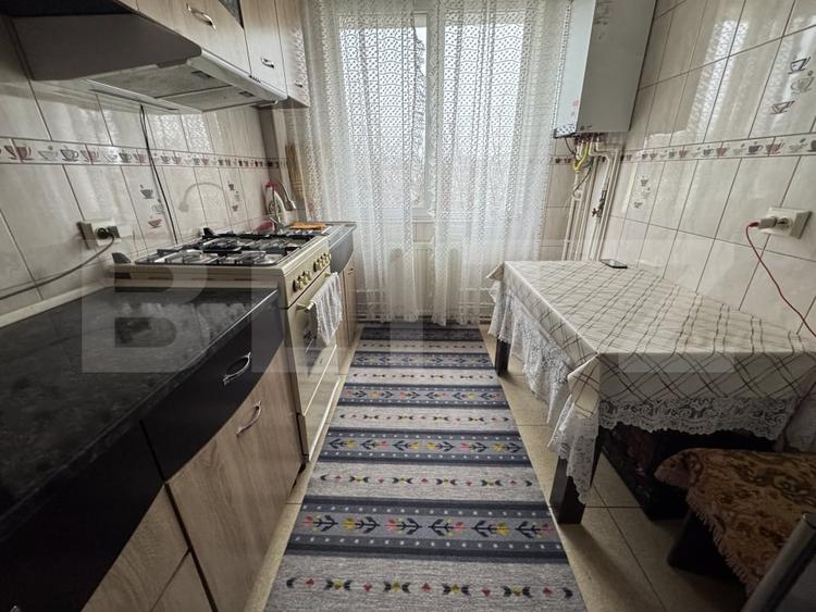 Apartament cu 3 camere semidecomandat, mobilat în Splai Bahlui