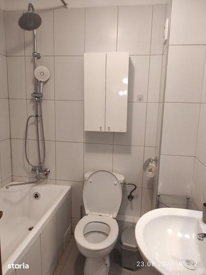 Apartament cu 3 camere în Văcăresti