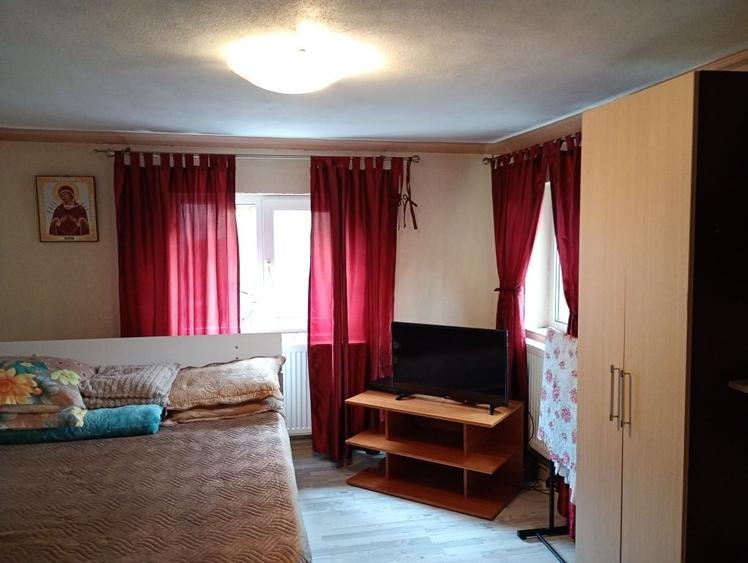 Casă cu 4 camere în Brătășanca