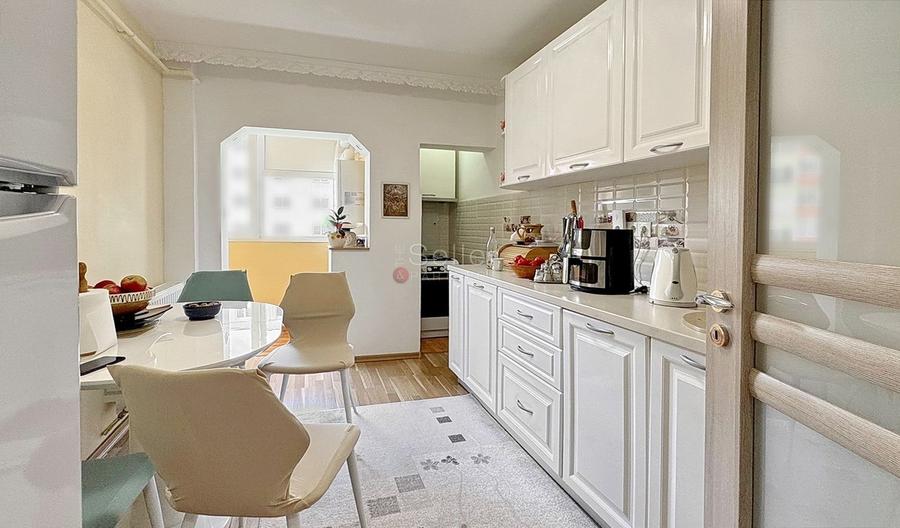 Apartament cu 4 camere decomandat, mobilat în Calea București
