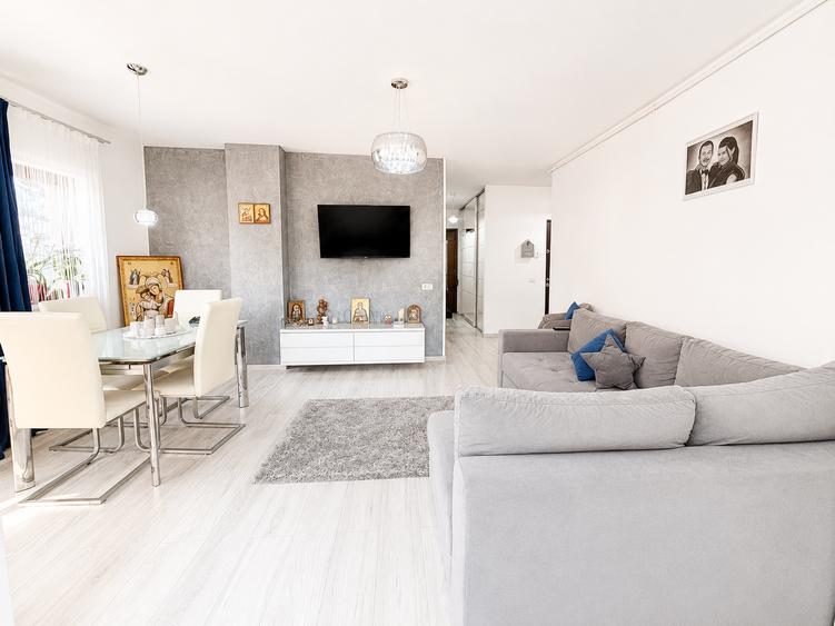Apartament cu 3 camere decomandat în Km 4