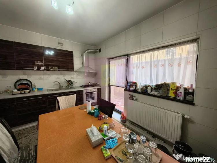 Casă cu 5 camere cu Teren 373 Mp în Afumați