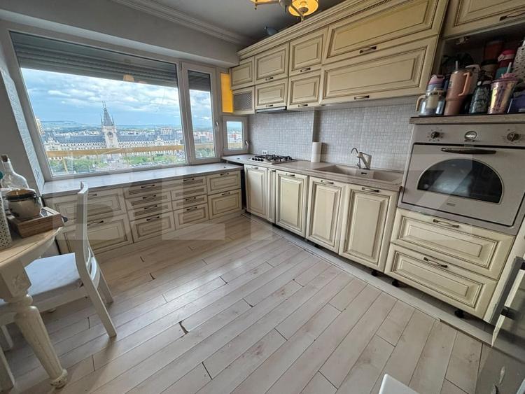 Apartament cu 4 camere decomandat, mobilat în Ultracentral