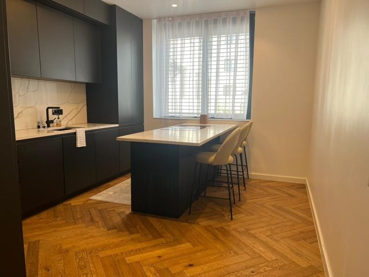 Apartament cu 4 camere decomandat în Herăstrău