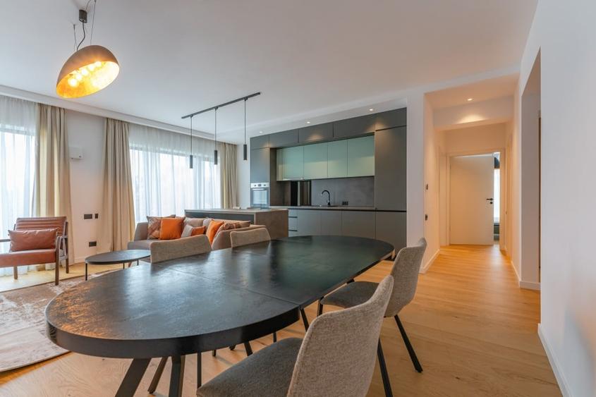 Apartament cu 3 camere decomandat, mobilat în Central