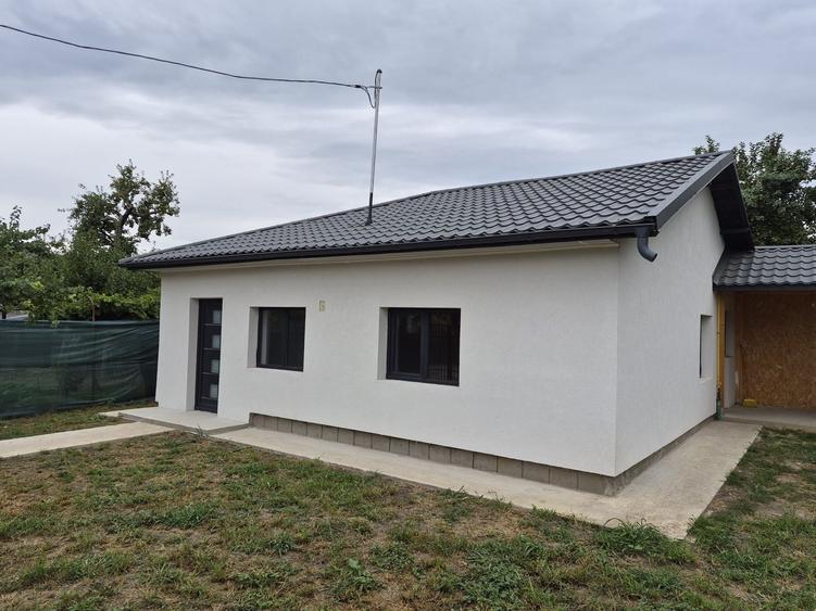 Casă cu 3 camere în Mărgineni