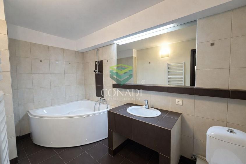Apartament cu 4 camere decomandat în Băneasa
