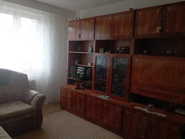Apartament cu 4 camere decomandat în Central