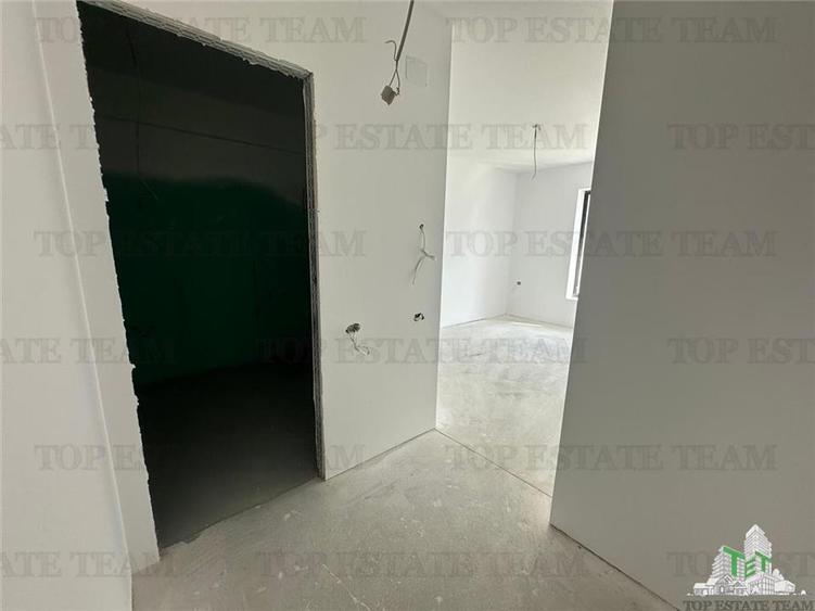 Apartament cu 3 camere nedecomandat în Sisești