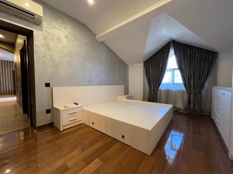 Apartament cu 3 camere semidecomandat în Rahova