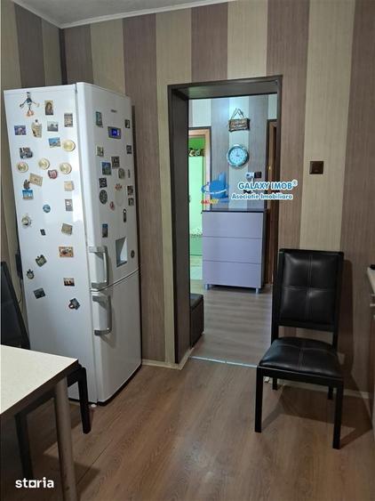 Apartament cu 3 camere decomandat, mobilat în Bradu