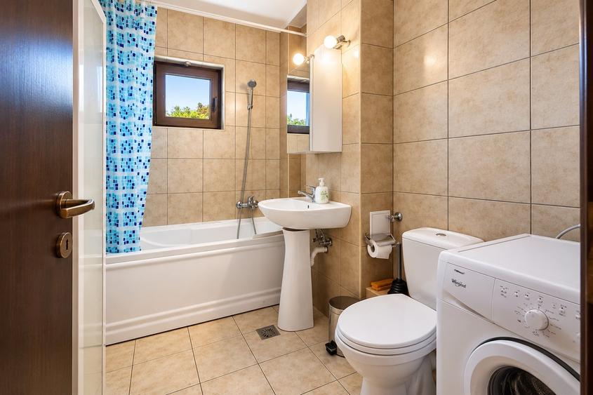 Apartament cu 2 camere decomandat, mobilat în Central