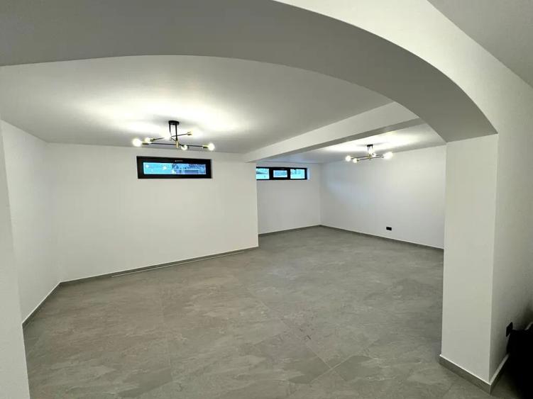 Casă cu 5 camere în Ostroveni