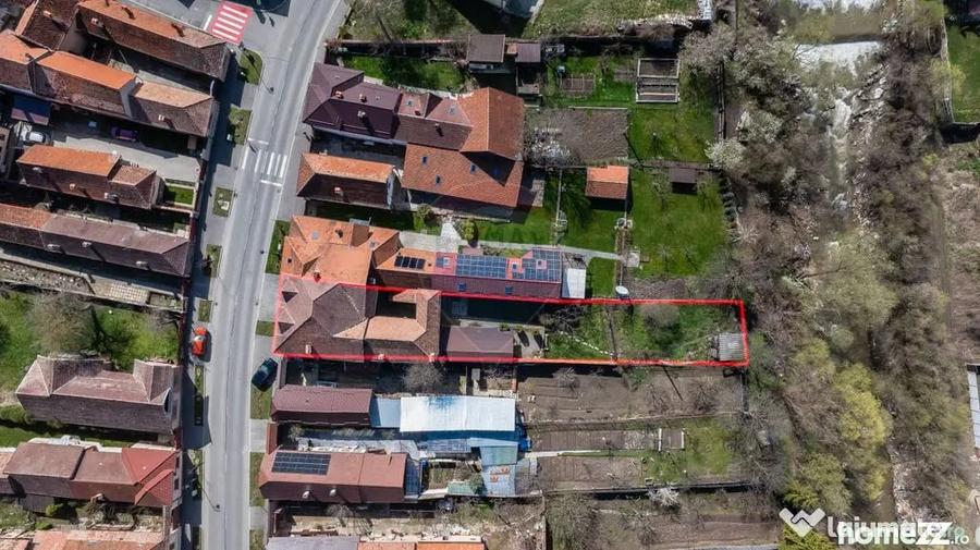 Casă cu 7 camere cu Teren 450 Mp în Caragiale