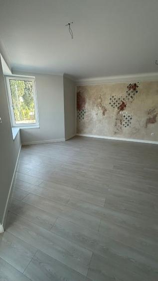 Apartament cu 3 camere decomandat în 1 Decembrie