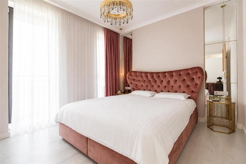 Apartament cu 3 camere decomandat, mobilat în Bună Ziua
