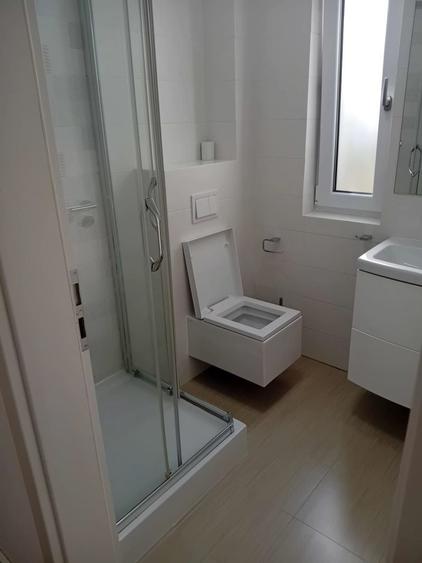 Apartament cu 3 camere semidecomandat în Gruia