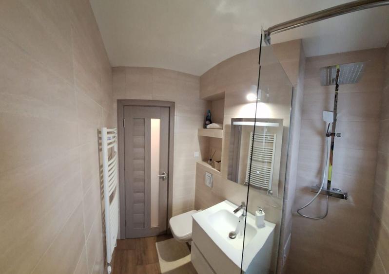 Apartament cu 2 camere semidecomandat, mobilat în Central
