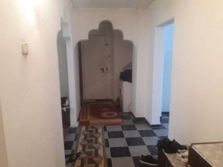 Apartament cu 4 camere decomandat în Baicului