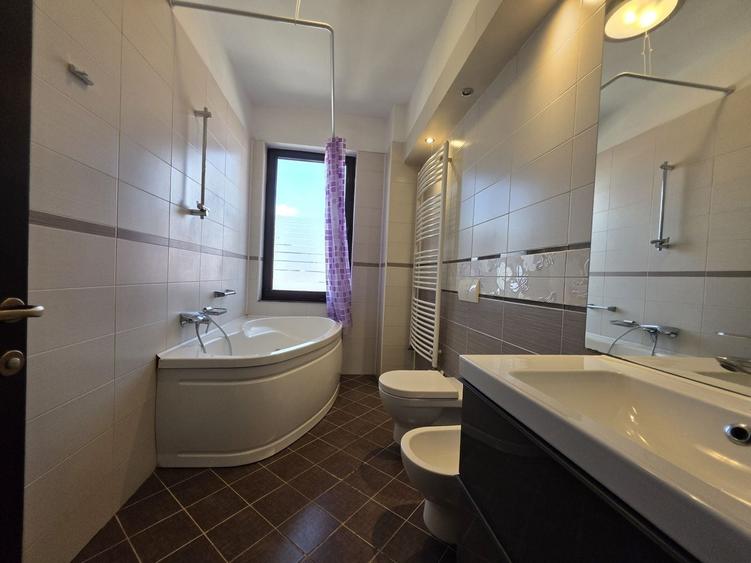 Apartament cu 3 camere decomandat, mobilat în Nord