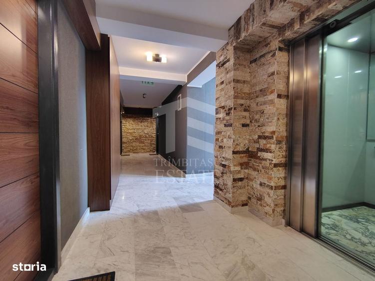 Apartament cu 3 camere decomandat în Piața