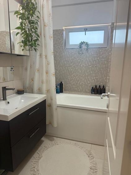 Apartament cu 3 camere semidecomandat în Copou