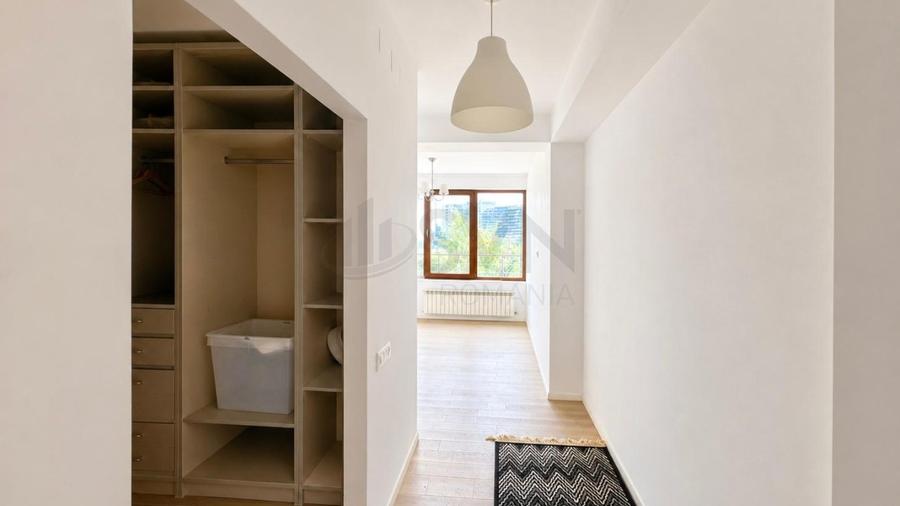 Apartament cu 4 camere decomandat în Floreasca