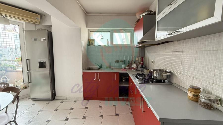 Apartament cu 3 camere decomandat în Calea Călărașilor