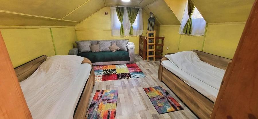 Casă cu 2 camere în Petros