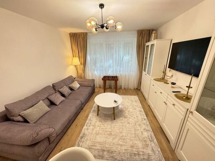 Apartament cu 3 camere decomandat în Șcheia