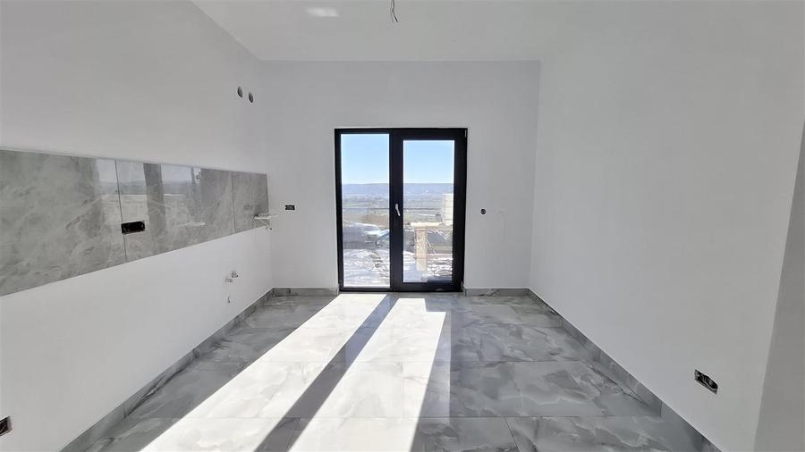 Duplex cu 4 camere cu Canalizare în Valea Lupului