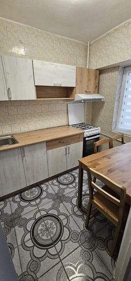 Apartament cu 3 camere decomandat în Obor