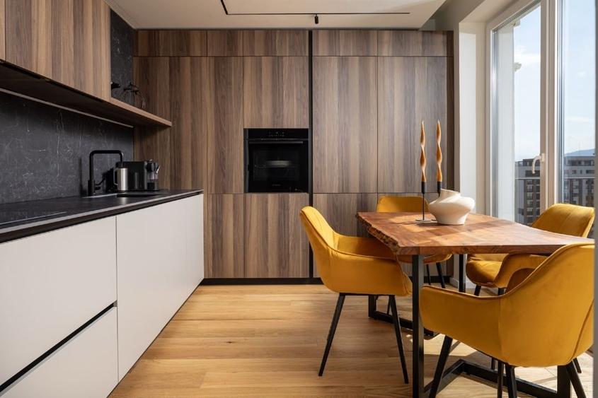 Apartament cu 3 camere decomandat, mobilat în Tractorul