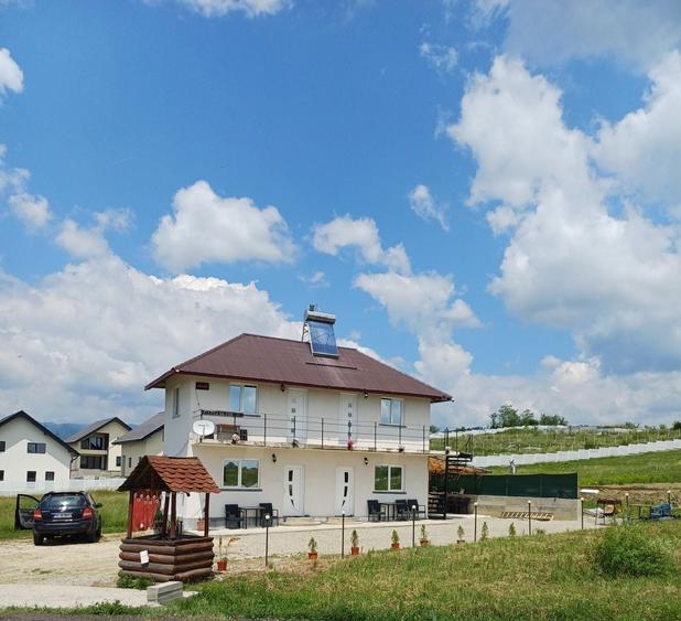Casă cu 4 camere cu Teren 500 Mp în Central